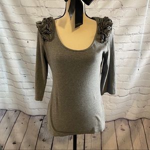 H&M || Grey scoop neck 3/4 sleeve top with ruffle shoulders